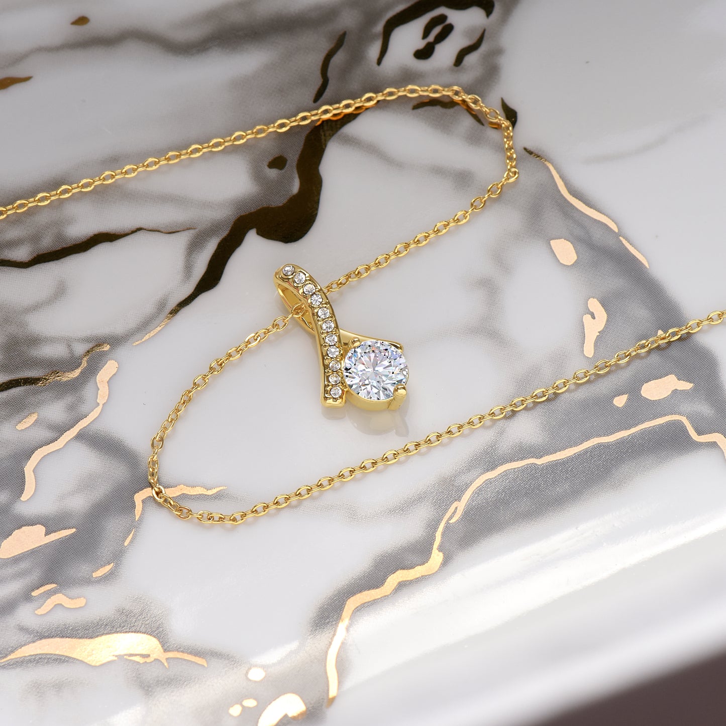 Bella Beauty Necklace 18K Yellow Gold Finish